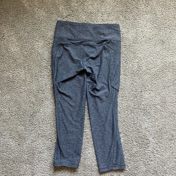 Heathered Black Crop - Picture 6 of 7